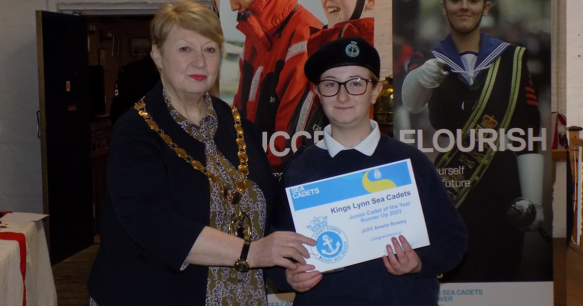 Mayor Bambridge presenting Junior Cadet of the Year to OC Amelia