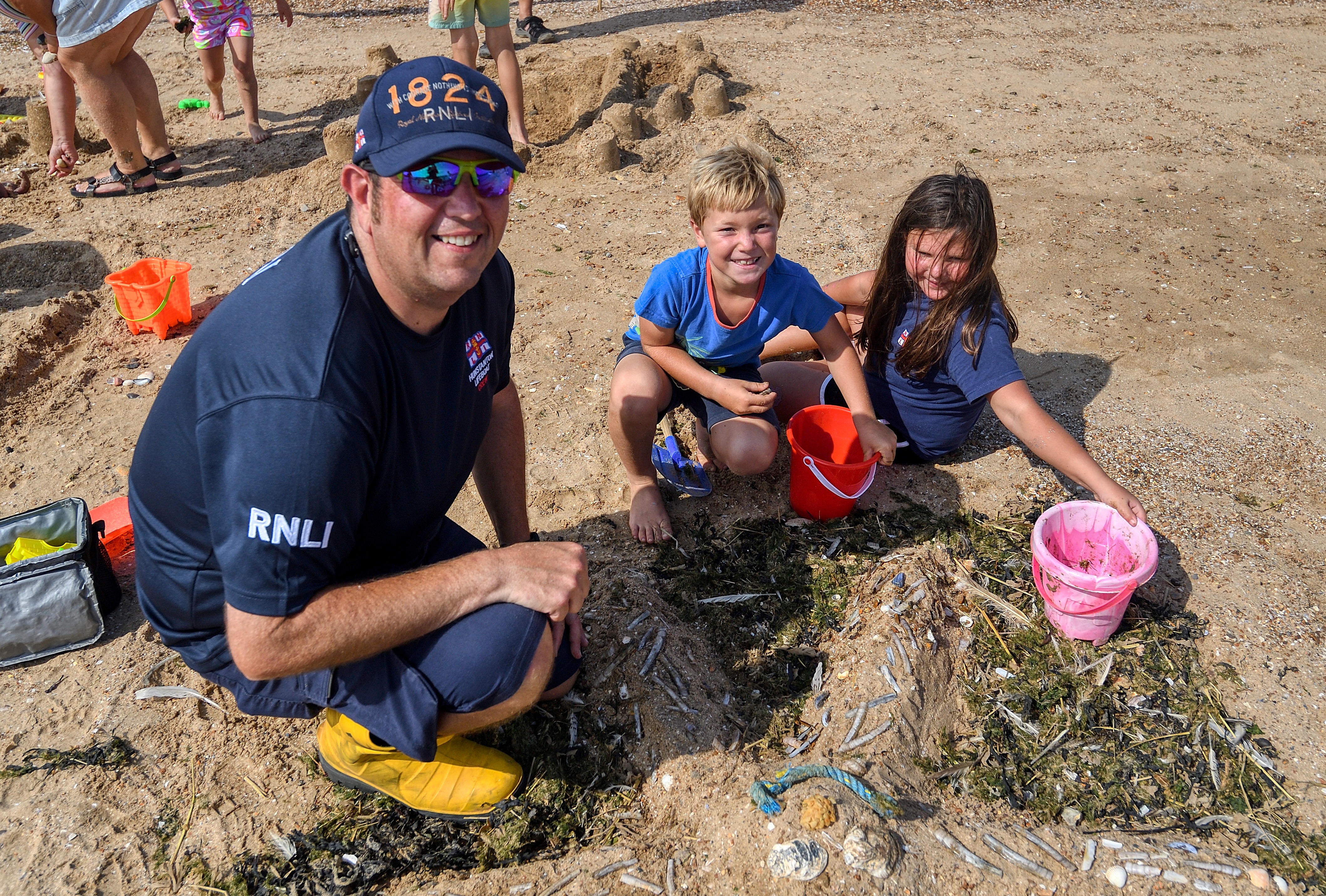 Temperatures soar for hunstanton rnli sandcastle competition4 Temperatures soar for hunstanton rnli sandcastle competition4