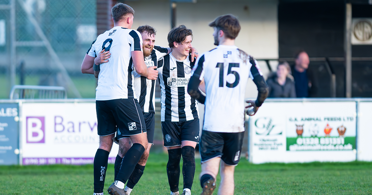 WEB 37 Karl Anderson celebrates free kick (second left)