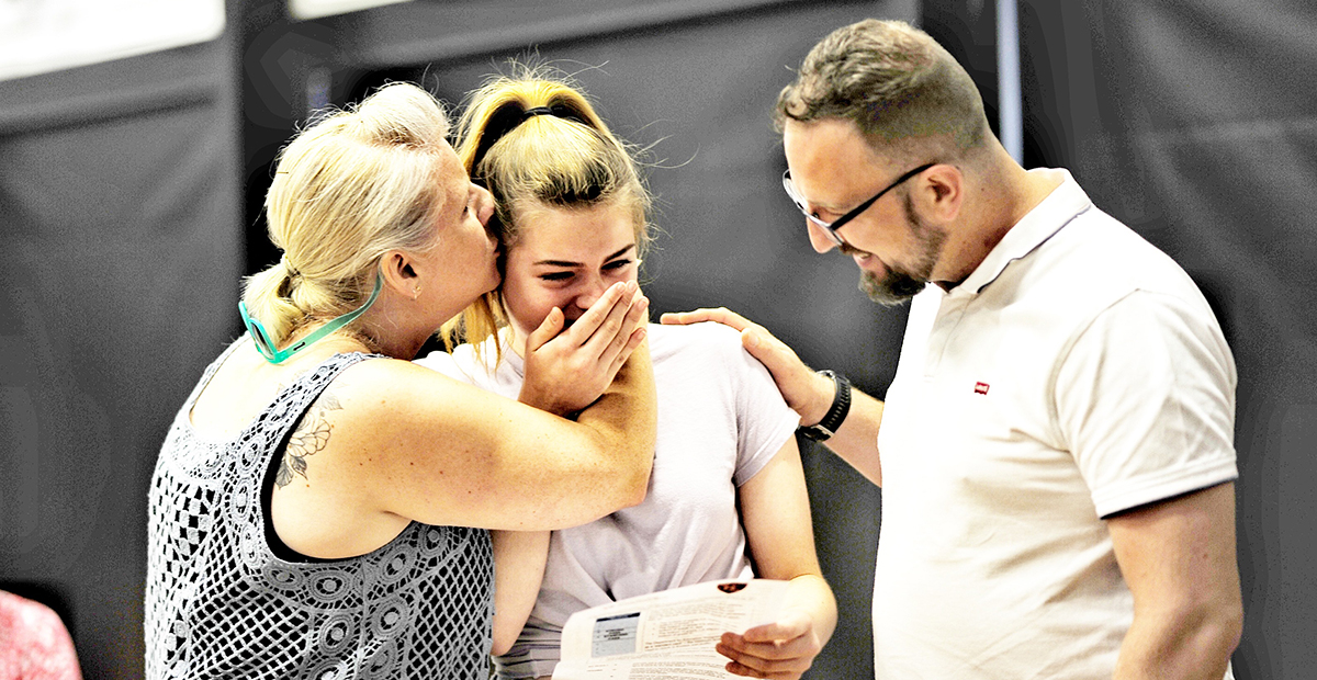 WEB Alana Raby with parents WEB Alana Raby with parents