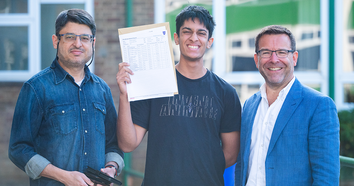 WEB Ashhad Naqavi (middle) with Andy Johnson (right) WEB Ashhad Naqavi (middle) with Andy Johnson (right)