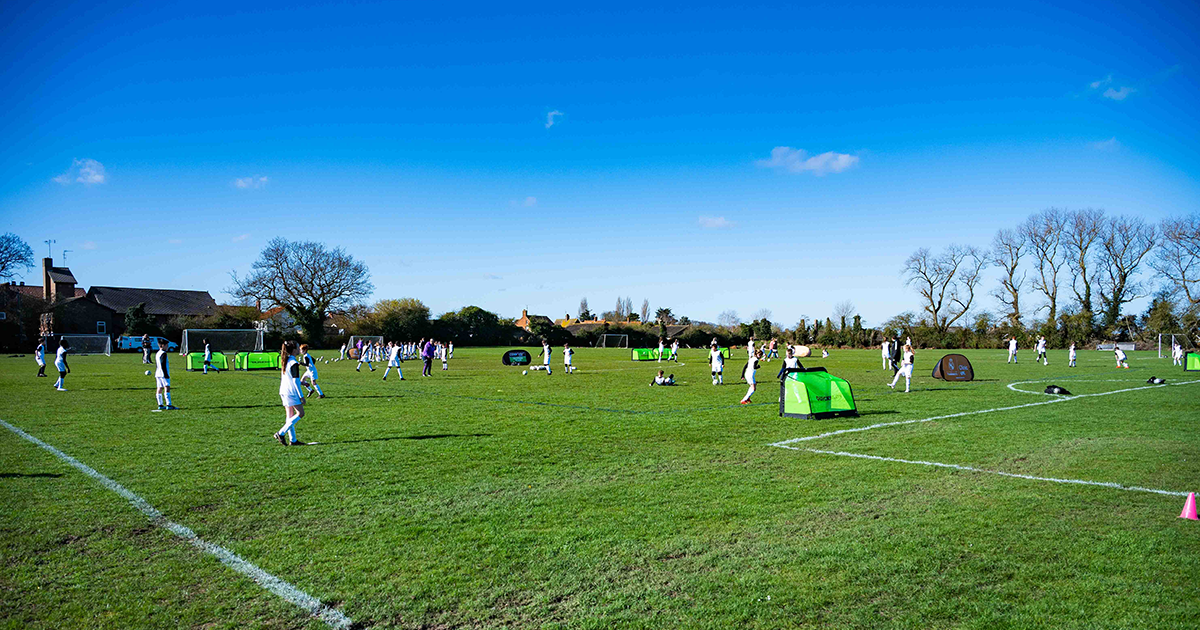 WEB Field with players