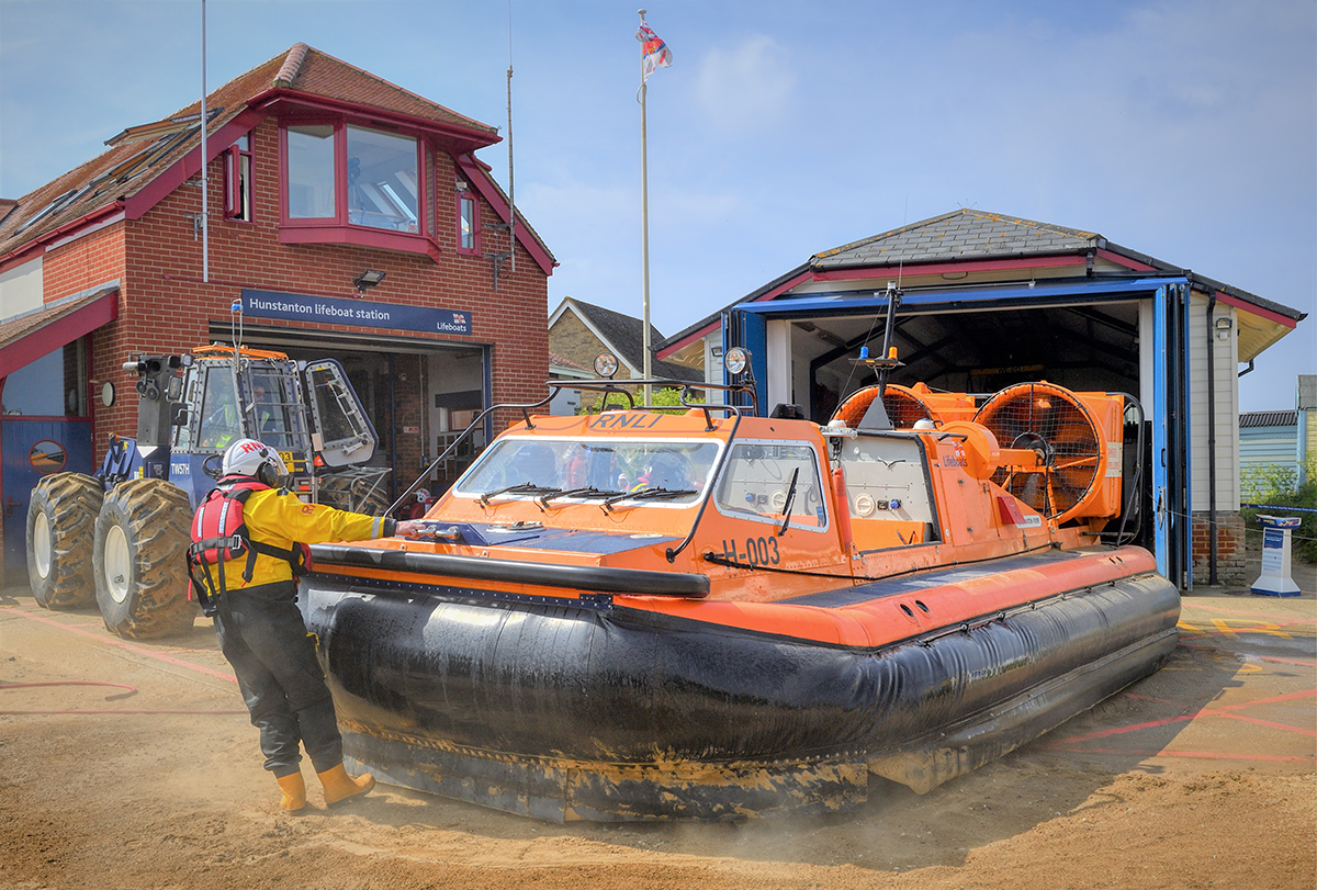 WEB hovercraft CHRIS BISHOP h RNLI 300423 14 WEB hovercraft CHRIS BISHOP h RNLI 300423 14