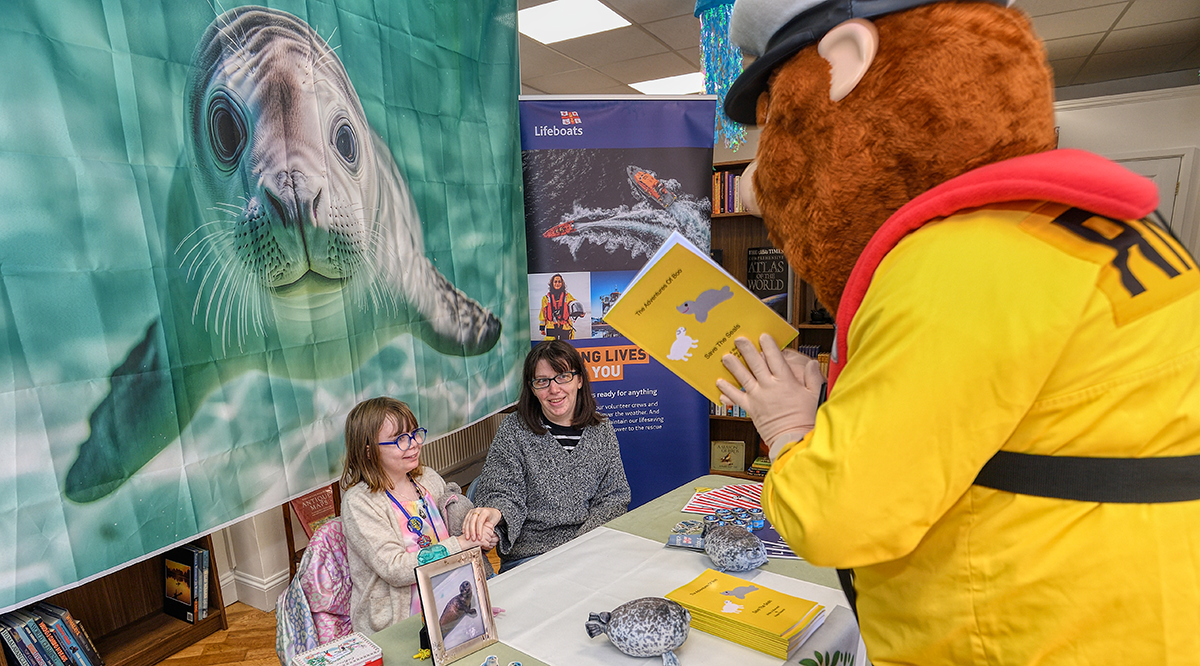 WEB new book by budding author amaya will help hunstanton rnli save lives2