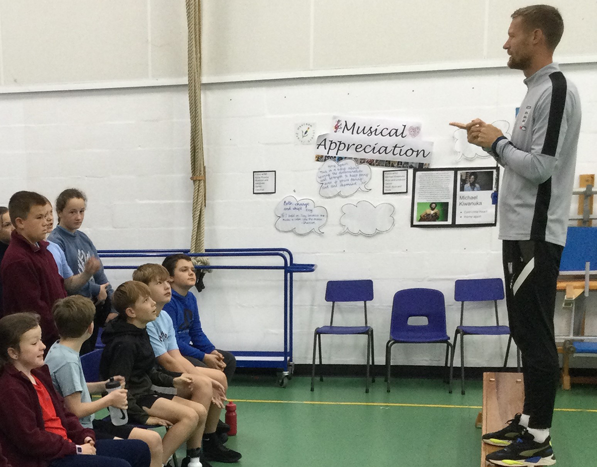 WEB Richard Potter visits Heacham Jr 1