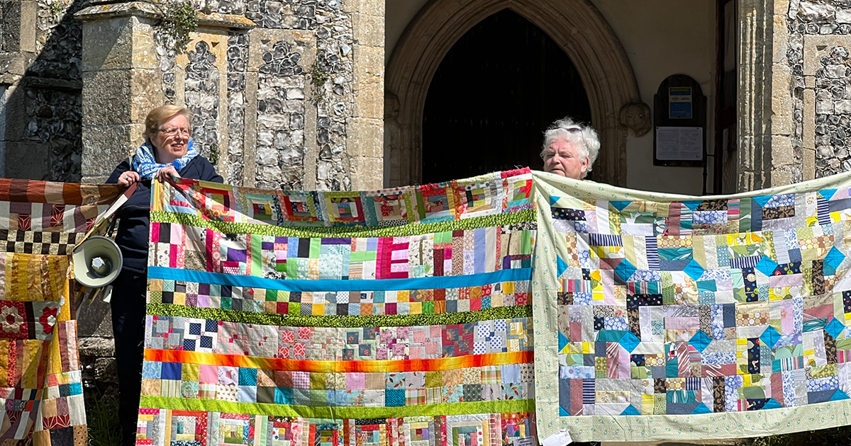 WEB Rosemary and Maggie with quilts WEB Rosemary and Maggie with quilts