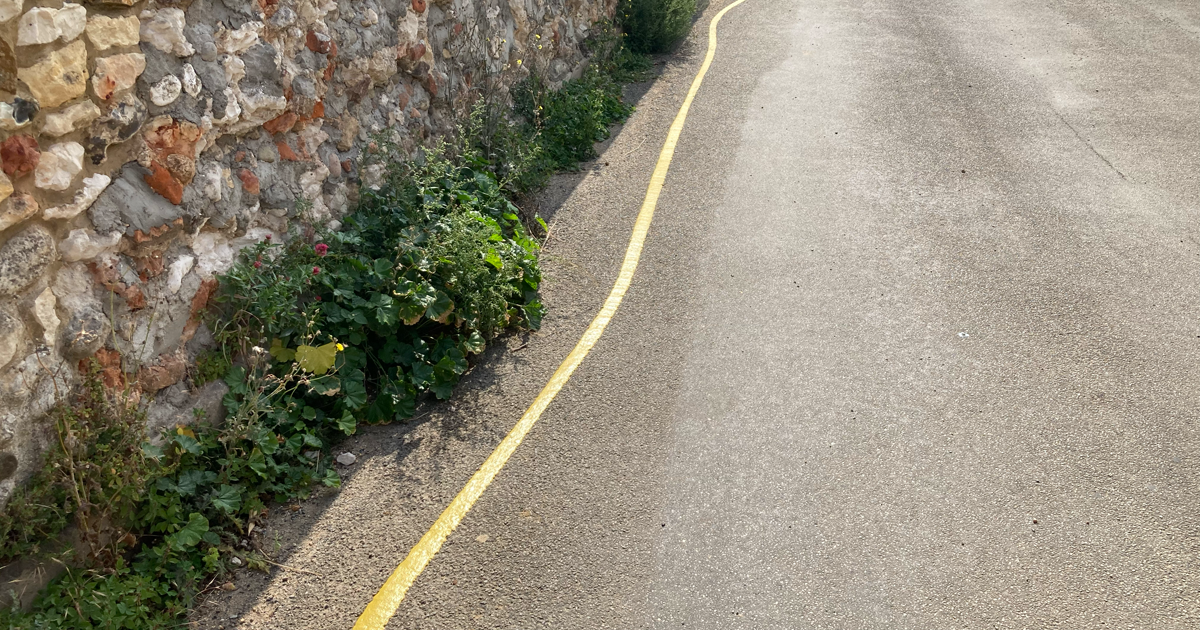 Yellow lines web 4 Yellow lines web 4