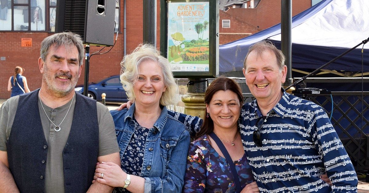 Folk on the Green