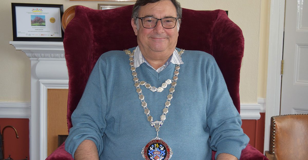 £1000 donated to local Foodbank by Hunstanton Town Council