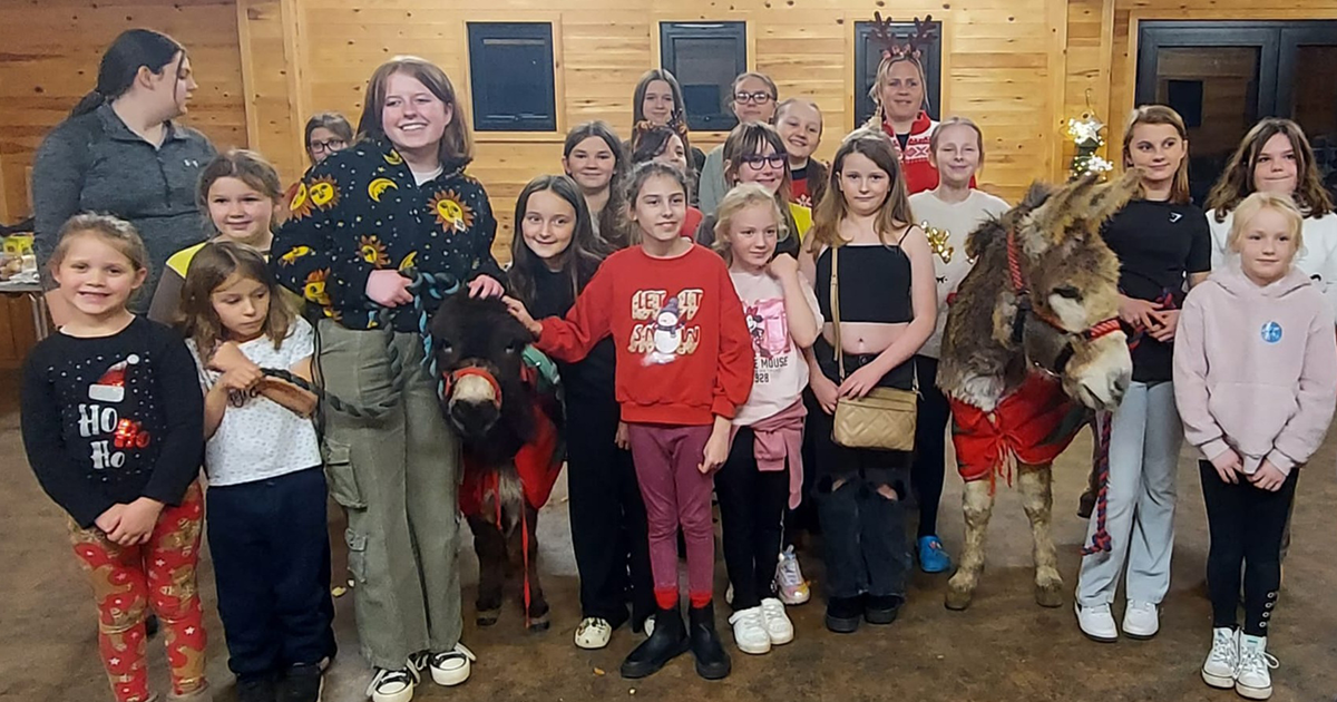 Special Guests drop in for a Girlguiding Christmas Party!