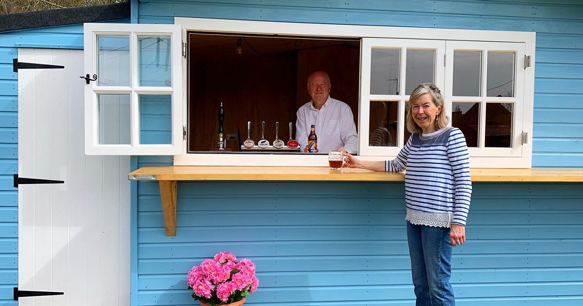 Rose & Crown to reopen with brand new alfresco Beach Hut Bar built by local company Anglia Log Cabins