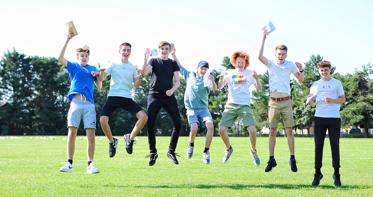 SMITHDON HIGH CELEBRATES SUPER SET OF GCSE RESULTS