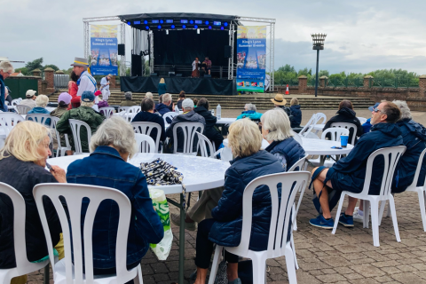 Rain doesn’t dampen spirits at Folk in the Town