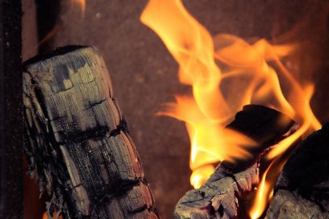 Sales of house coal and wet wood to be banned