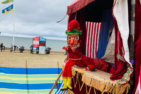"That's the way to do it!" traditional puppet show delights children and adults in Hunstanton