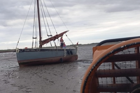 Eight passengers rescued by hovercraft after the Baden Powell runs aground