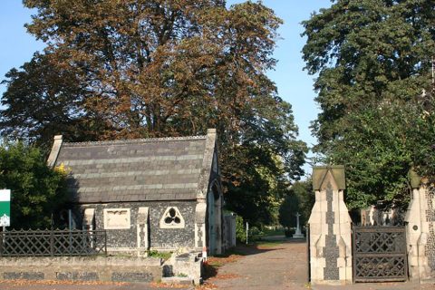 Bridge in Hardwick Road cemetery closed to vehicles