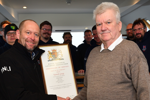 Award for shore crew member Ken