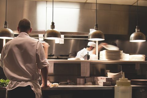 Planning rules to be relaxed so pubs and restaurants can operate as hot food takeaways during the coronavirus outbreak.
