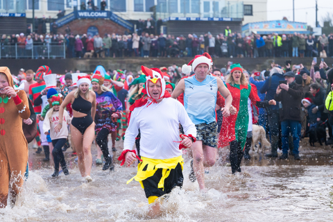 Splish Splash Splosh, Record Turnout for Xmas Day Swim