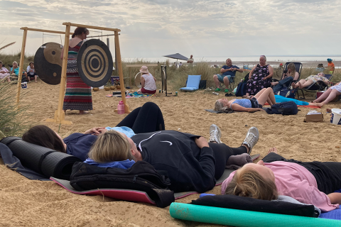 Bathing in the sounds and vibrations of gongs